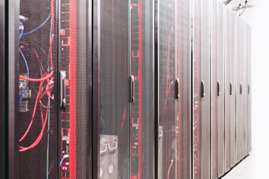 Technician monitoring a local edge network connected to cloud servers for hybrid processing