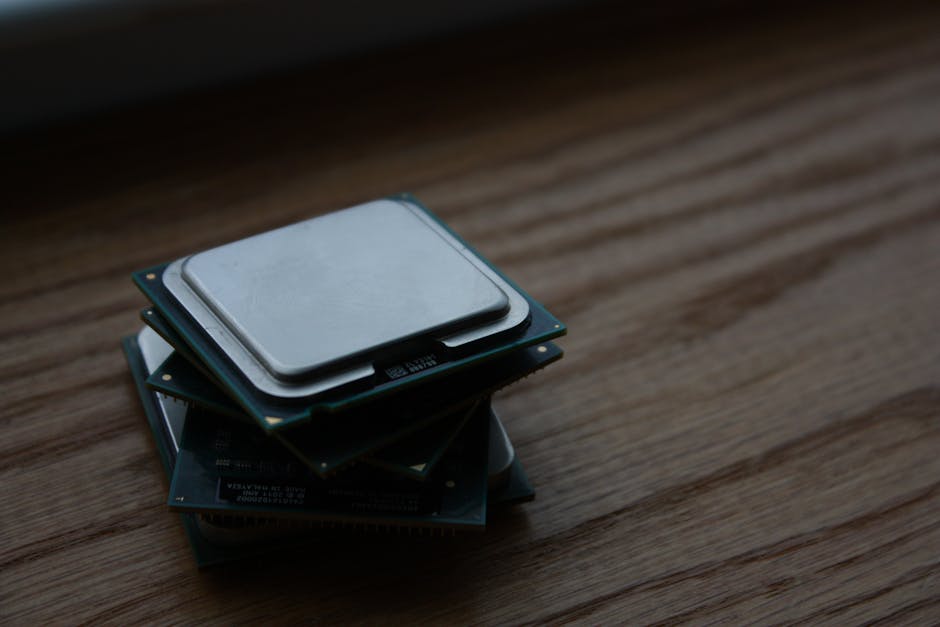 Technician optimizes Windows 11 Performance Tuning, fixing slowdowns and reducing background CPU during update work.