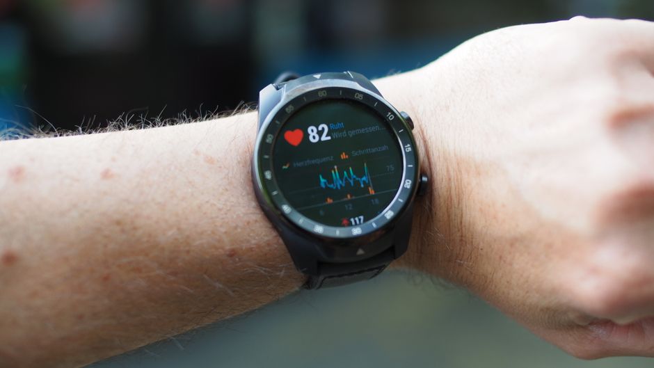 Smartwatch Health Sensors Explained: Accuracy Limits, Validation, and What the Numbers Actually Mean